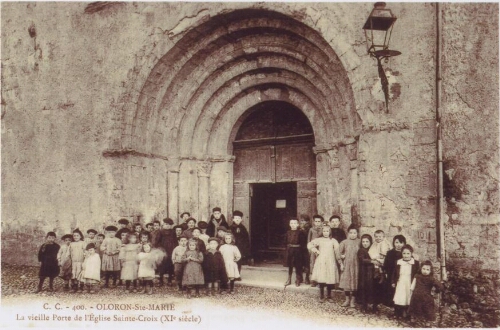 La vieille Porte de l’Église Sainte-Croix