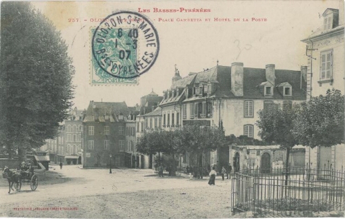 Place Gambetta et Hôtel de la Poste