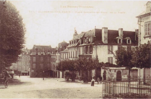 Place Gambetta et Hôtel de la Poste