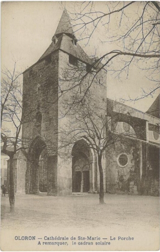 Le porche de la Cathédrale Sainte-Marie