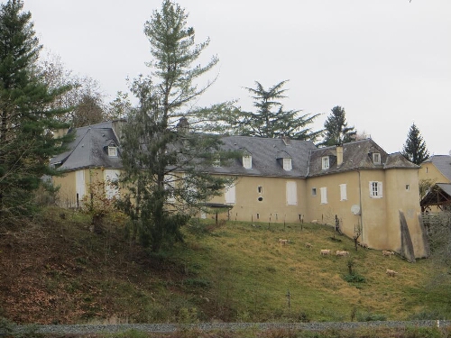 Le château seigneurial de Gurmençon